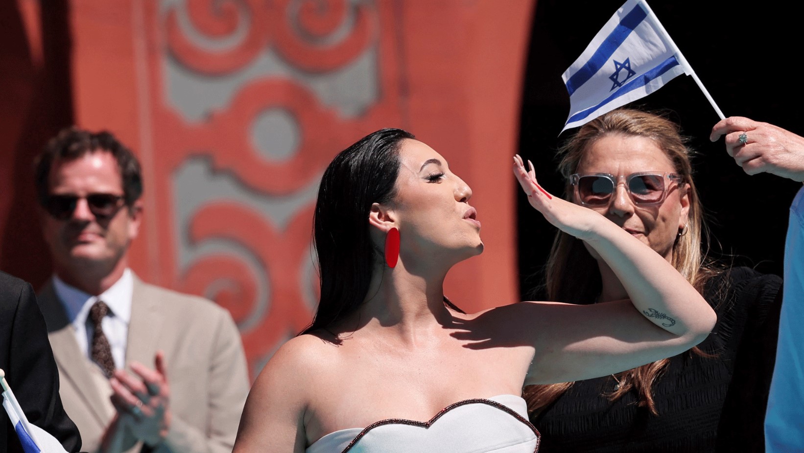 Απάθεια στη φρίκη-1