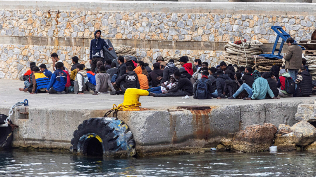 στη-φυλακή-οι-παράνομοι-μετανάστες-563637814