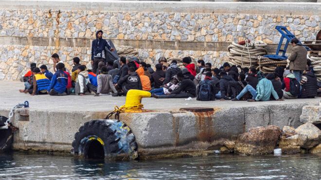 στη-φυλακή-οι-παράνομοι-μετανάστες-563637814