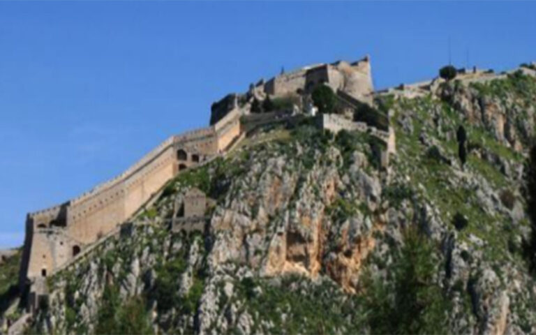 Η Πελοπόννησος με τα πόδια: 12 μονοπάτια,1.700 χιλιομέτρα-12