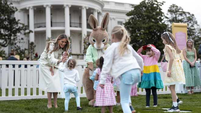 λευκός-οίκος-πού-είναι-η-μελάνια-563603194