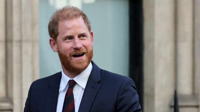 ηνωμένο-βασίλειο-ο-πρίγκιπας-χάρι-χάν-563591125