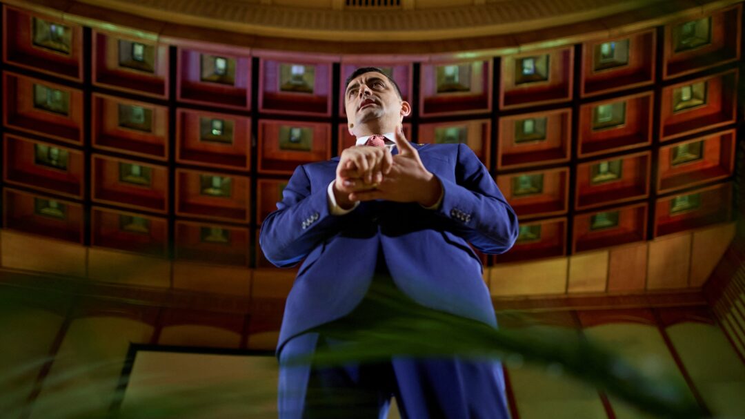 ζορζ-σιμιόν-ο-ρουμάνος-τραμπ-στον-πρ-563594788