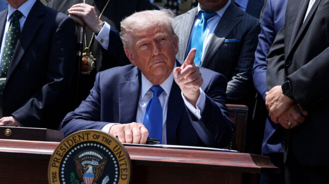 ο-τραμπ-απειλεί-με-κυρώσεις-όσους-αγορ-563589736