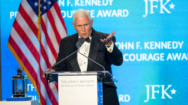 σκληρή-κριτική-πενς-σε-τραμπ-για-δασμο-563596798