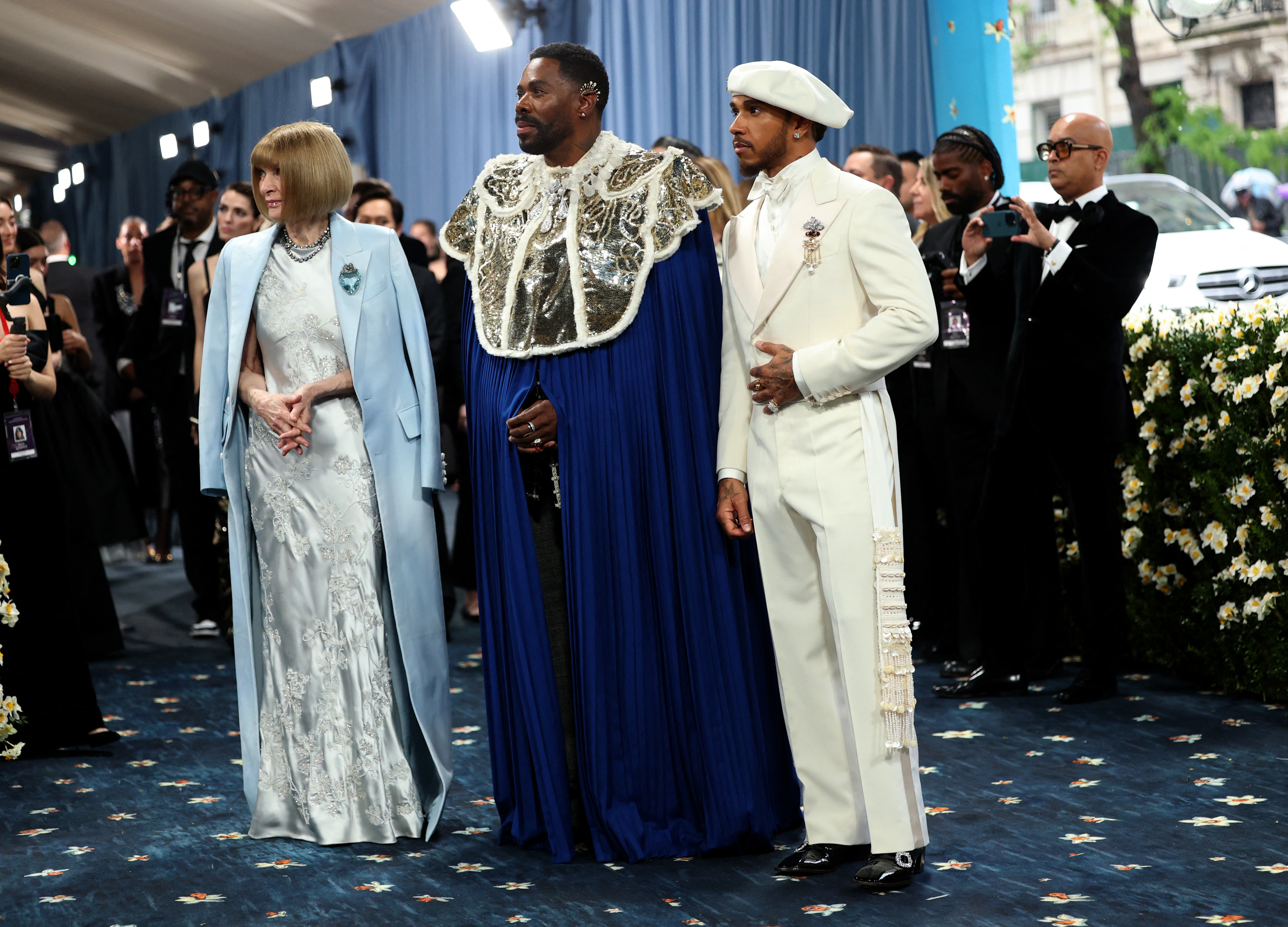 Met Gala 2025: Μαύρος δανδισμός, ανδρόγυνα στυλ και μία… εγκυμοσύνη-13