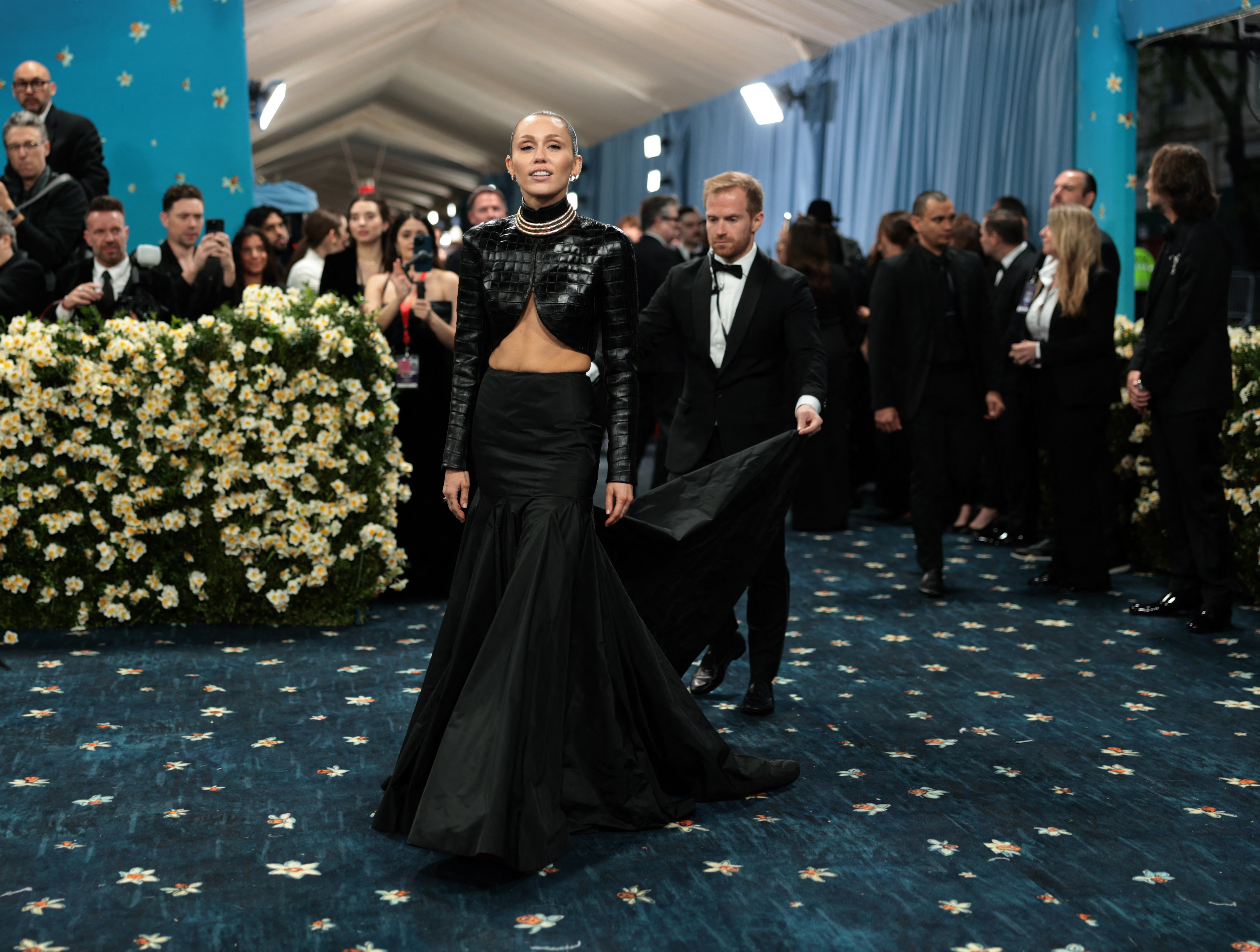 Met Gala 2025: Μαύρος δανδισμός, ανδρόγυνα στυλ και μία… εγκυμοσύνη-14