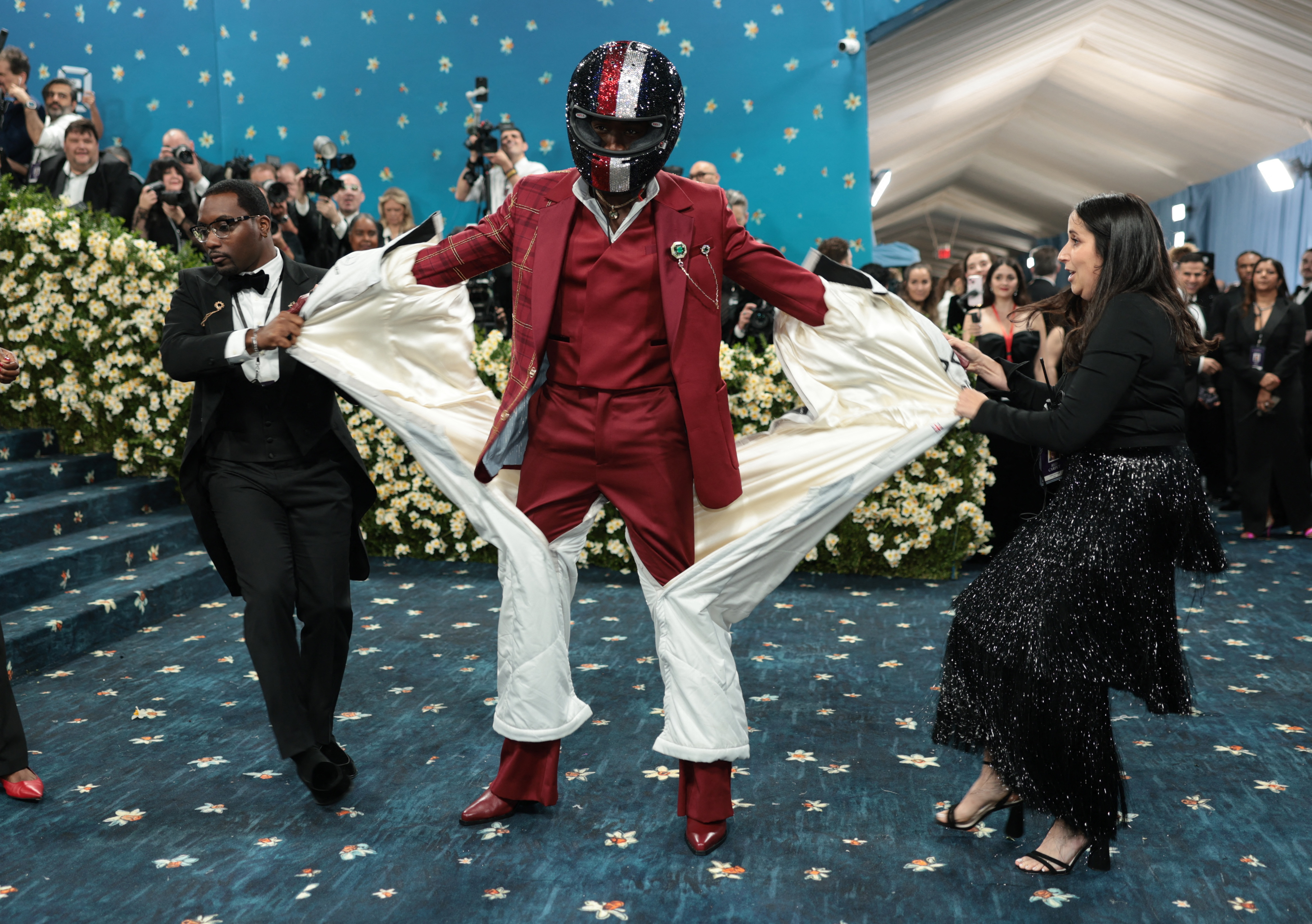 Met Gala 2025: Μαύρος δανδισμός, ανδρόγυνα στυλ και μία… εγκυμοσύνη-4