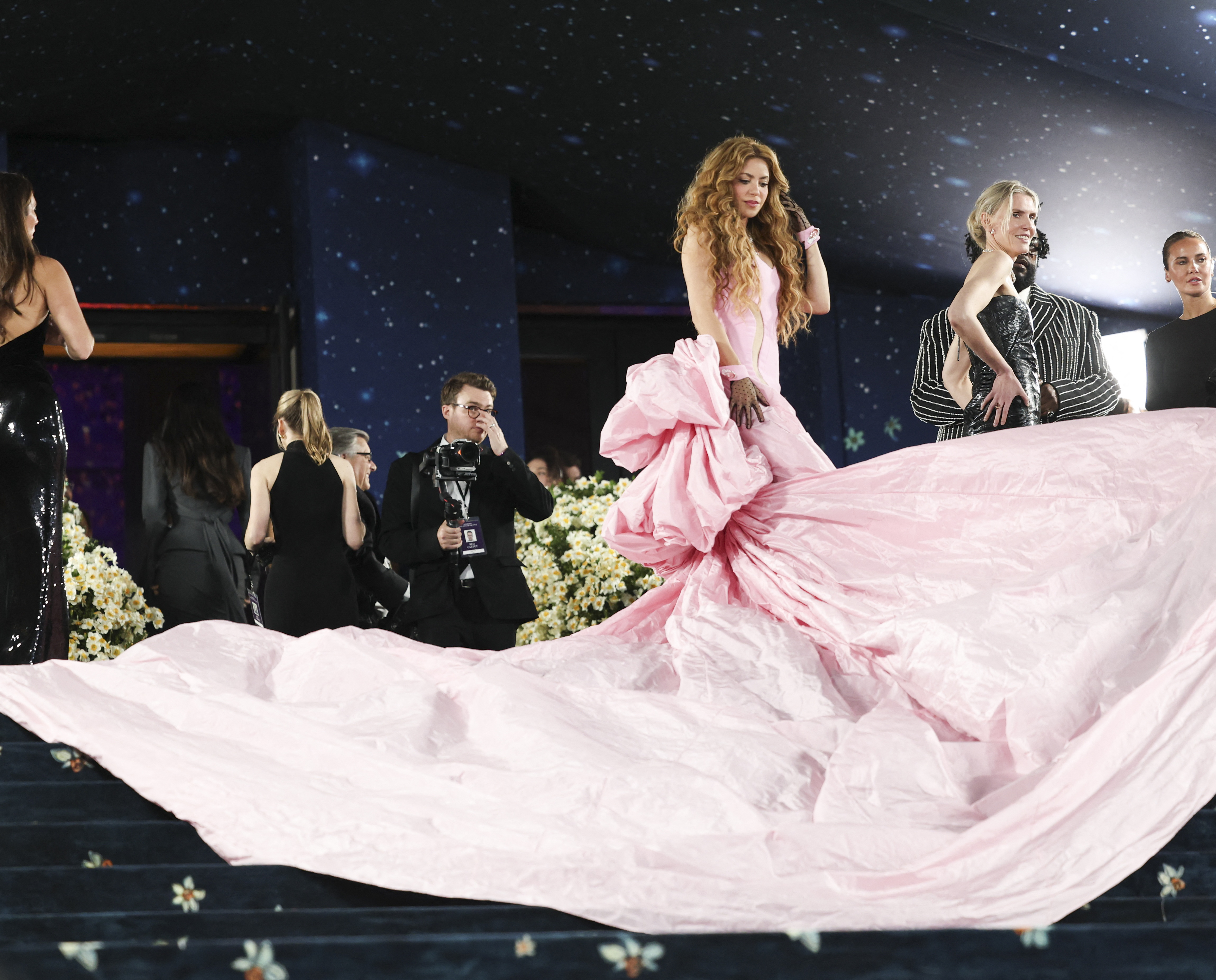 Met Gala 2025: Μαύρος δανδισμός, ανδρόγυνα στυλ και μία… εγκυμοσύνη-3