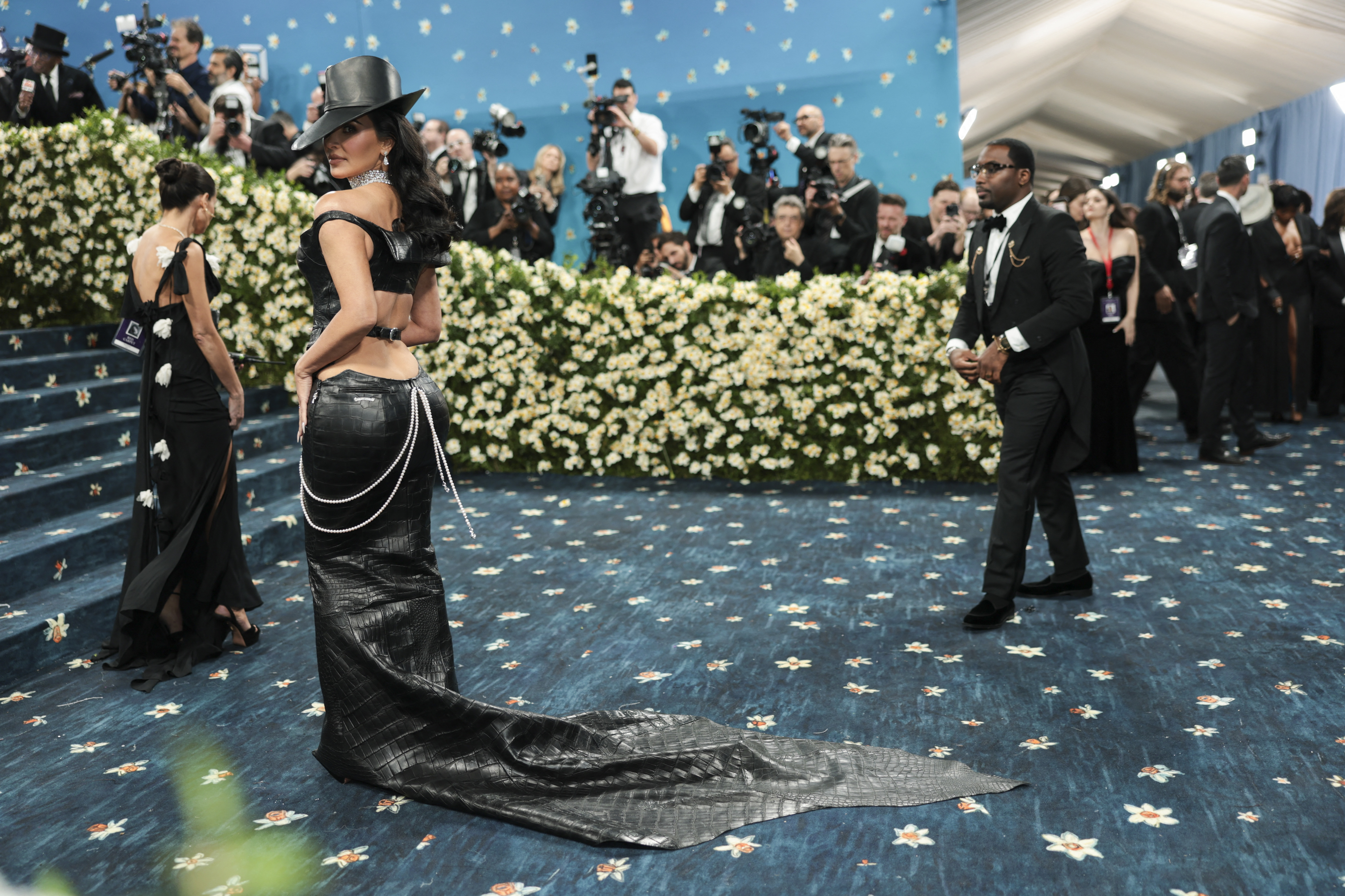 Met Gala 2025: Μαύρος δανδισμός, ανδρόγυνα στυλ και μία… εγκυμοσύνη-2
