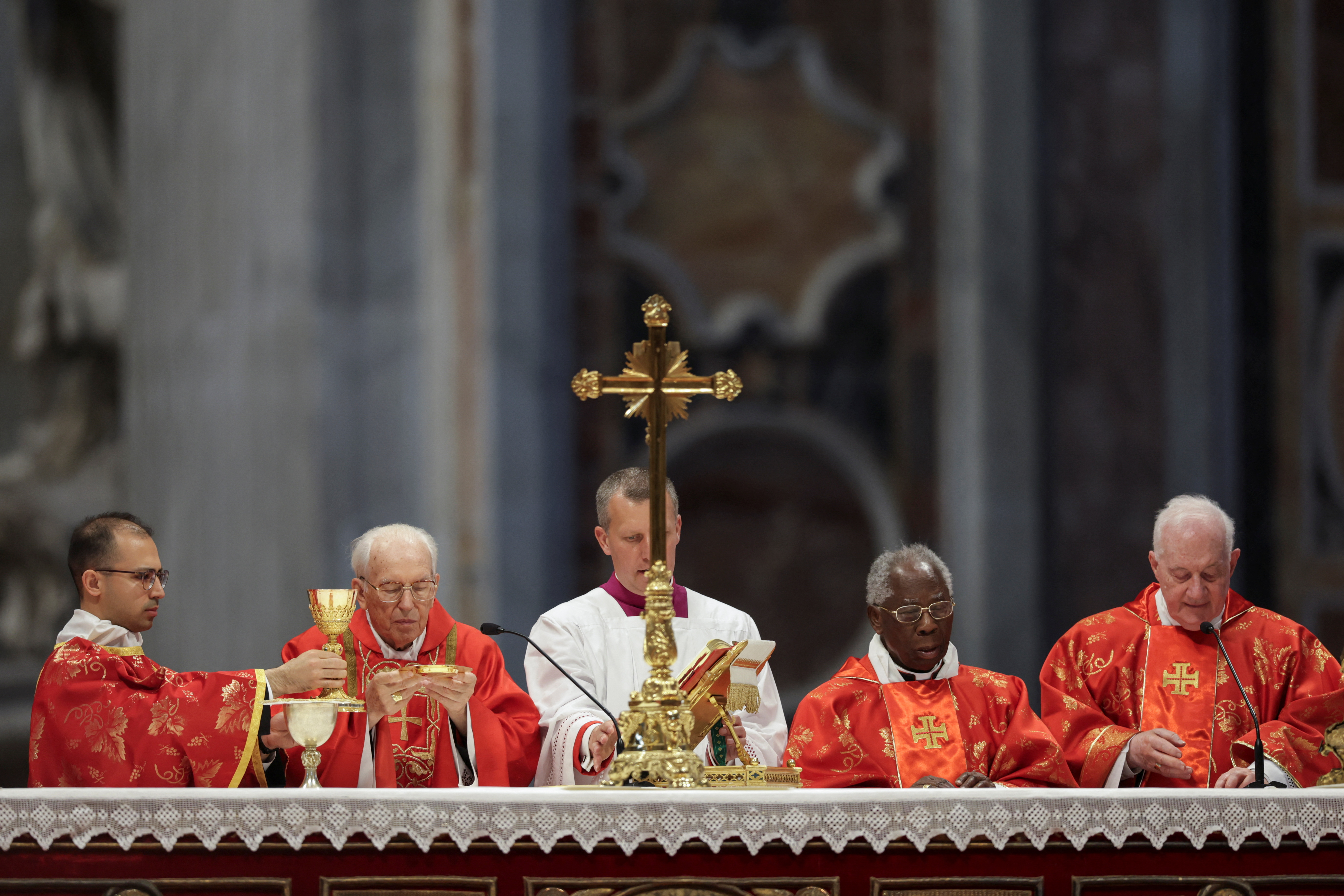 Βατικανό: Η τελευταία «σύναξη» των καρδιναλίων πριν από το κονκλάβιο-5