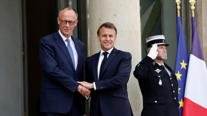 politico-μακρόν-και-μερτς-θέλουν-να-ξυπνήσου-563599309