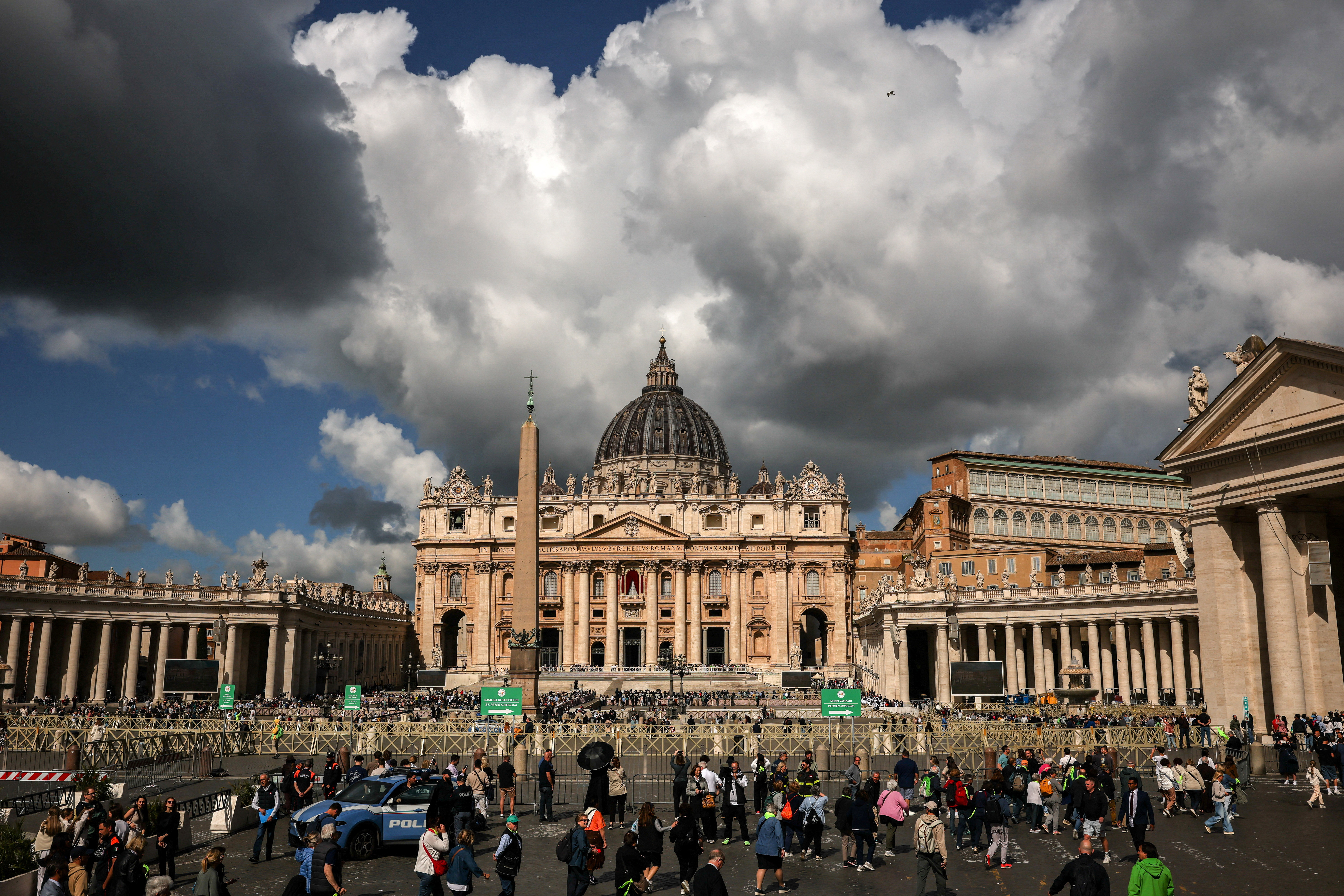 Βατικανό: Σε εξέλιξη το δεύτερο κονκλάβιο για την εκλογή πάπα-1
