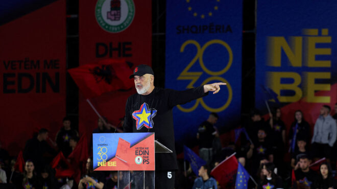 στις-κάλπες-σήμερα-οι-αλβανοί-τέταρτ-563606824