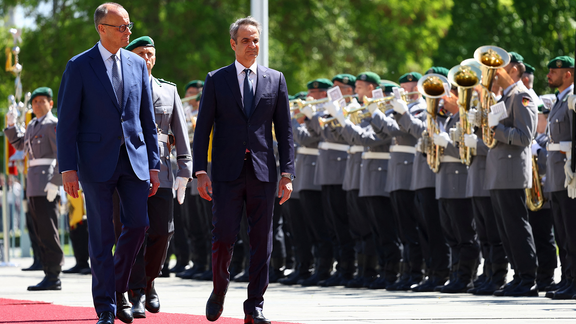 Στην καγκελαρία ο Κυριάκος Μητσοτάκης – Σε εξέλιξη οι συνομιλίες με τον Φρίντριχ Μερτς-1