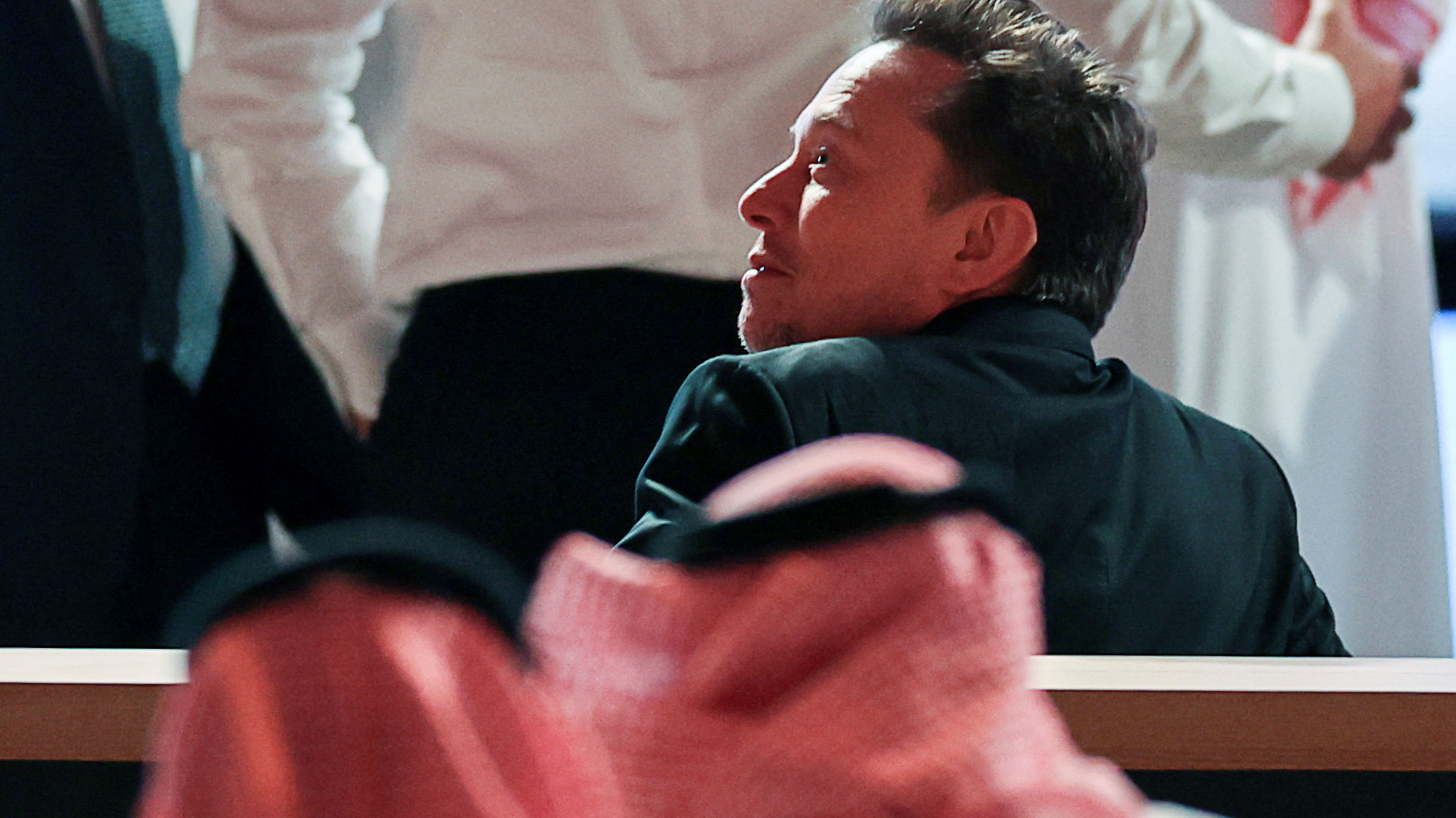 Συμφωνία-μαμούθ 142 δισ. για εξοπλιστικά υπέγραψαν Τραμπ και Σαουδική Αραβία-2