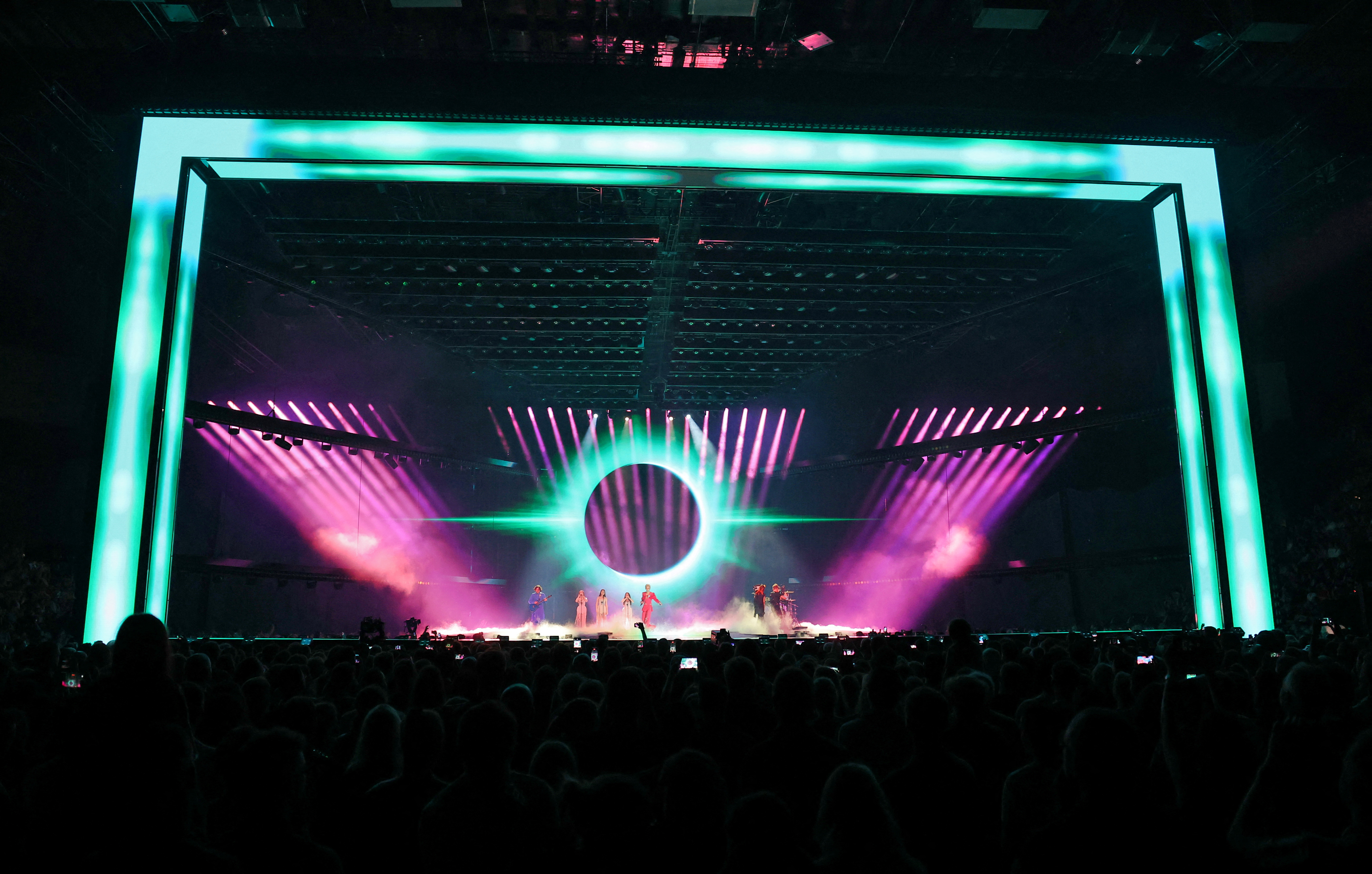 Eurovision: Η εντυπωσιακή έναρξη του Α’ ημιτελικού του 69ου Διαγωνισμού Τραγουδιού-2