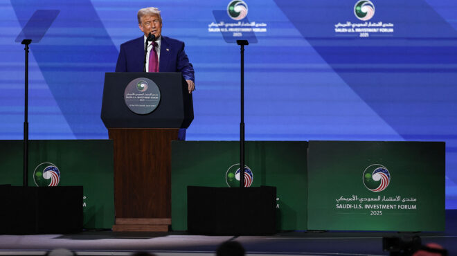 ο-τραμπ-στη-μέση-ανατολή-το-ντιλ-600-δισ-με-563610040