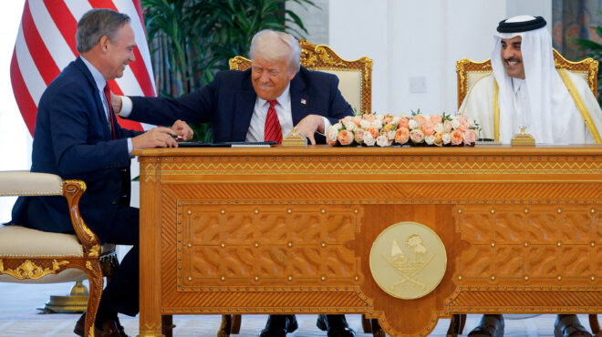 η-κλίντον-καρφώνει-τον-τραμπ-κανεί-563611954