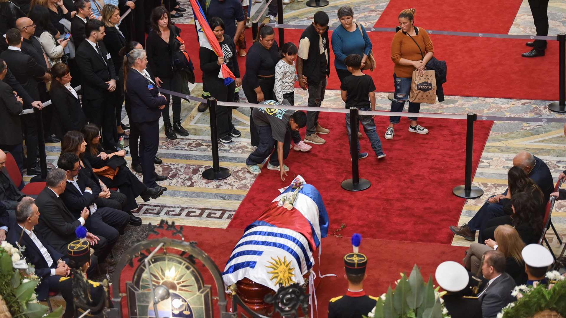 Ουρουγουάη: «Σε ευχαριστούμε Πέπε» – Πλήθος κόσμου αποχαιρετά τον πρώην πρόεδρο Μουχίκα-3