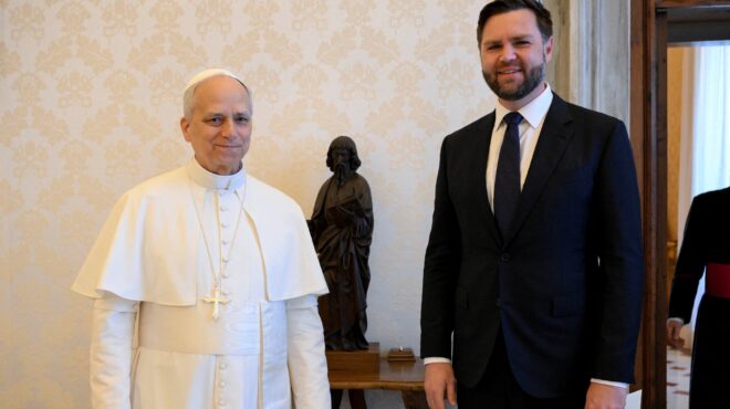 πάπας-λέων-συνάντηση-με-βανς-και-ρούμπ-563619817