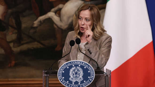 τζ-μελόνι-πολύτιμη-η-πρόθεση-του-βατ-563627113