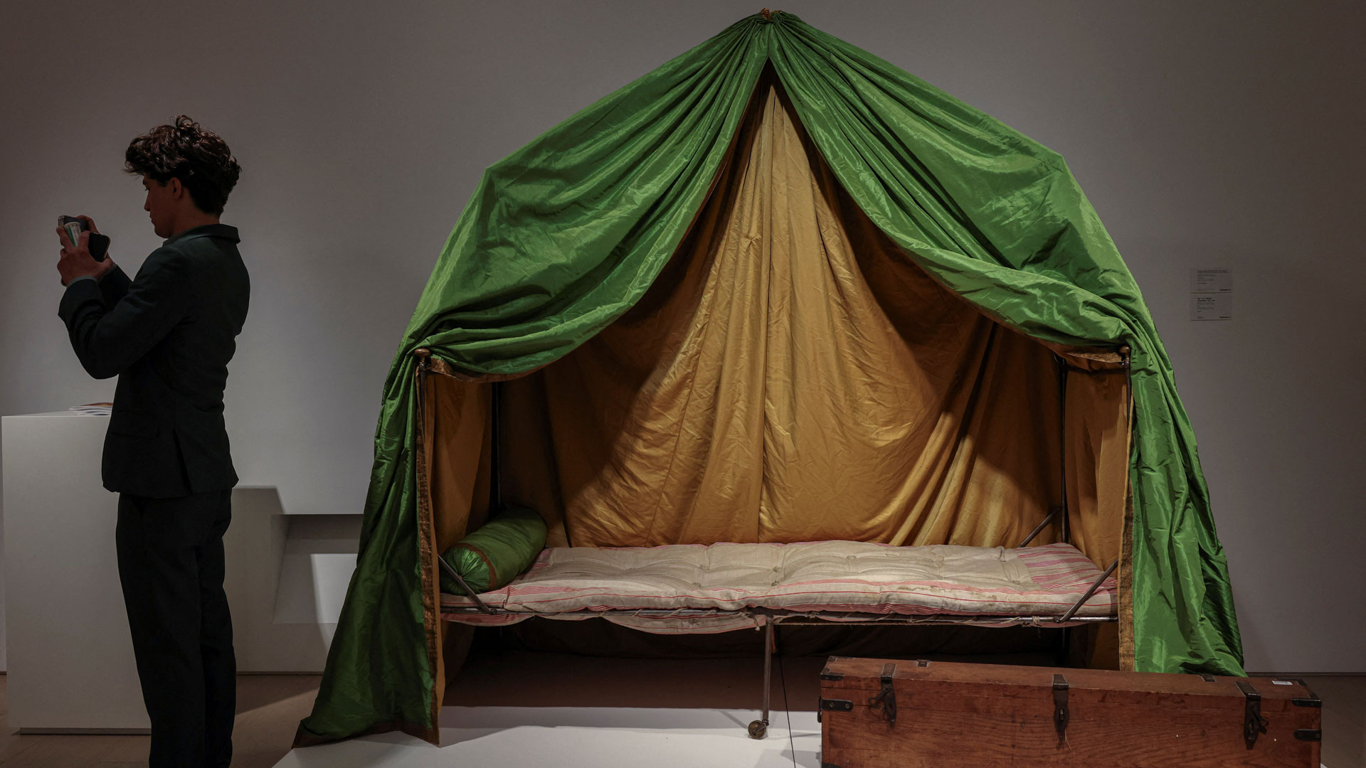 Σε δημοπρασία αντικείμενα του Ναπολέοντα – Ξεχωρίζει το καπέλο που φορούσε «en bataille»-2