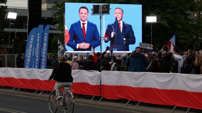 βαρσοβία-μεγάλες-πολιτικές-συγκεντρ-563631712