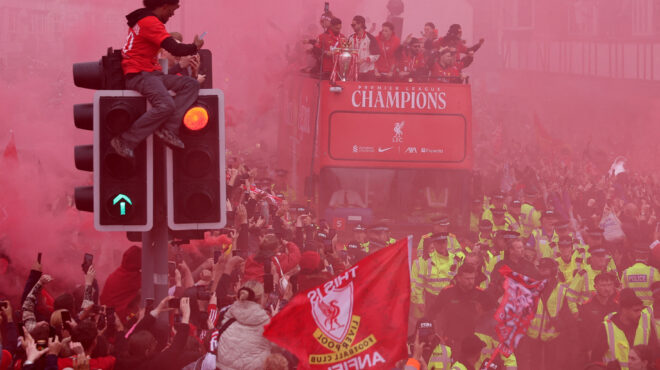 το-λίβερπουλ-βάφτηκε-κόκκινο-παρέλα-563632903