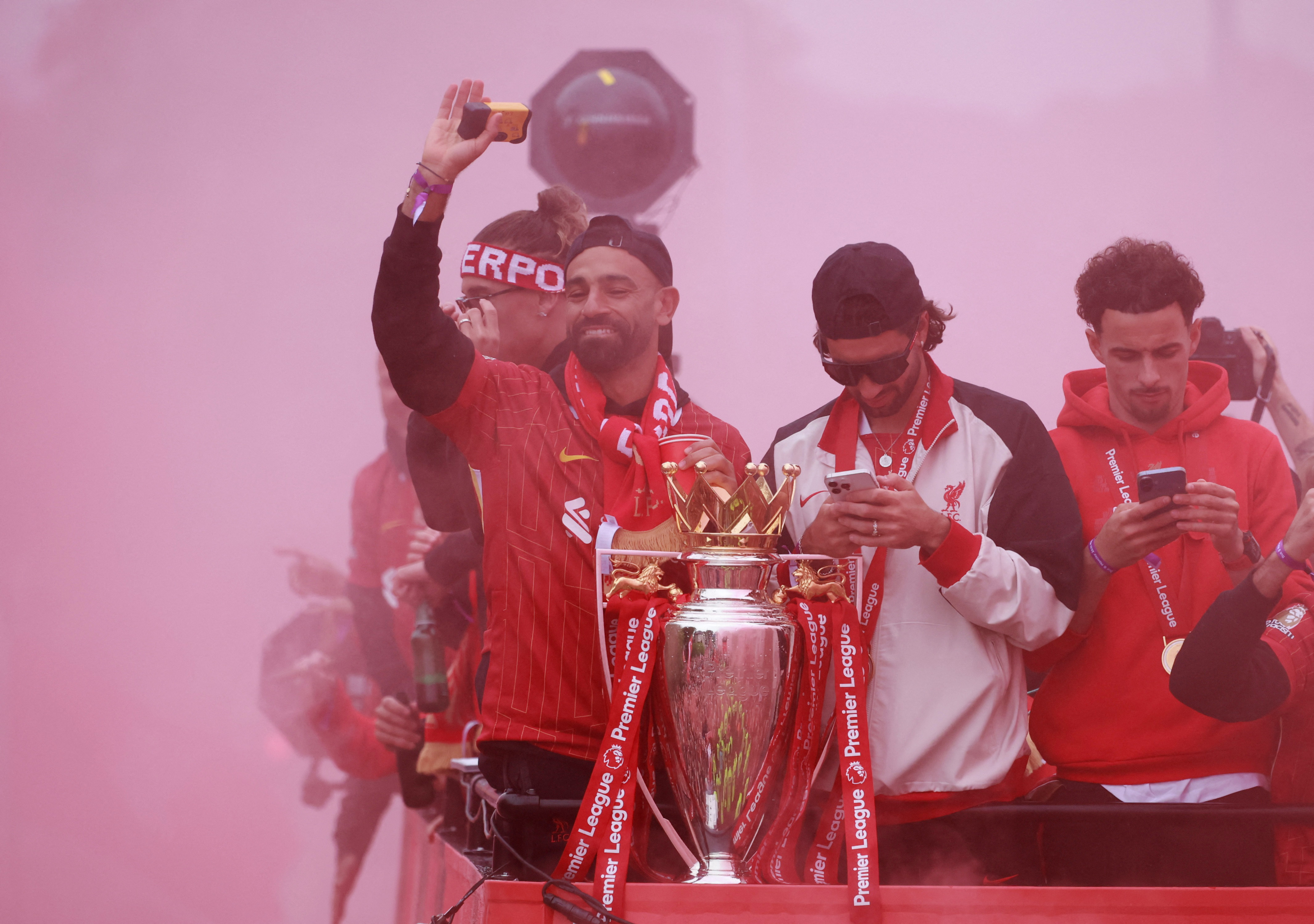Το Λίβερπουλ βάφτηκε κόκκινο – Παρέλαση τίτλου για τους πρωταθλητές-4