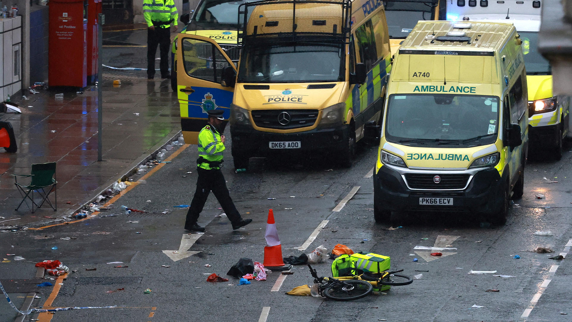 Λίβερπουλ: Δεκάδες τραυματίες, ανάμεσά τους 4 παιδιά – Δεν είναι τρομοκρατική ενέργεια, λένε οι Αρχές-1