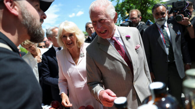 ο-βασιλιάς-κάρολος-στον-καναδά-με-διπλ-563633104