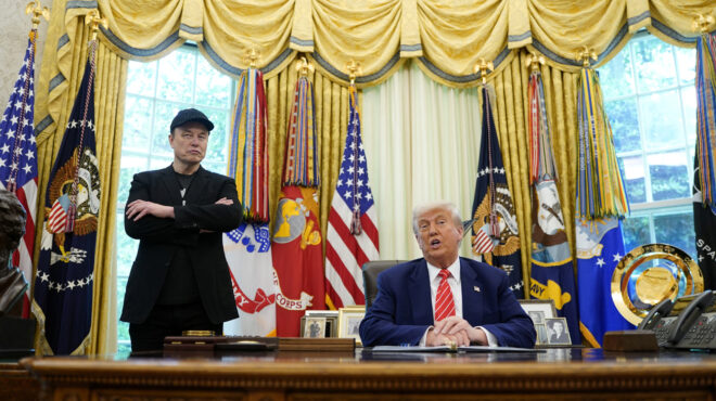 ο-τραμπ-αποχαιρετά-τον-μασκ-δεν-φεύγε-563641492