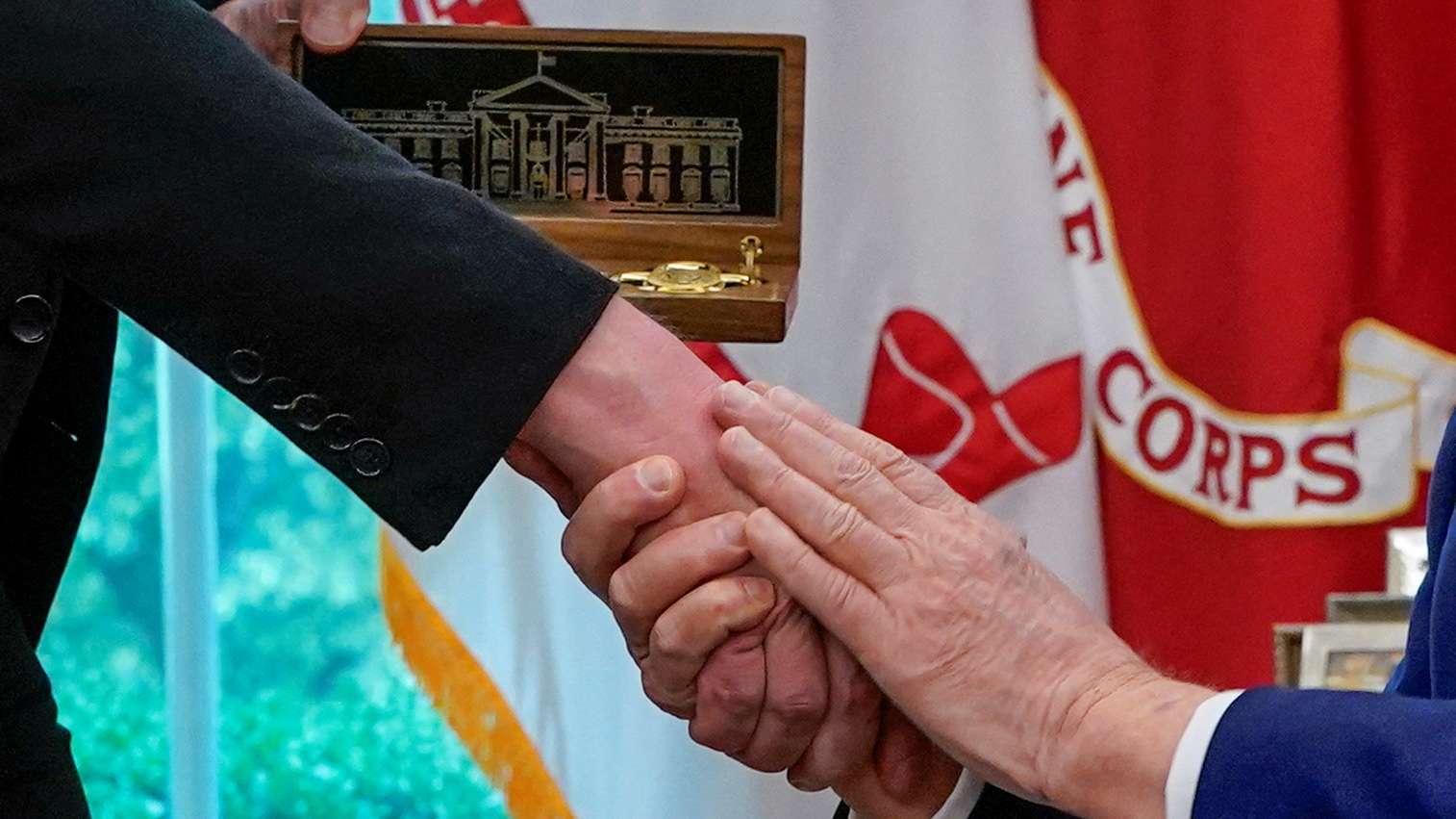 Ο Τραμπ αποχαιρετά τον Μασκ: «Δεν φεύγει πραγματικά – Θα επιστρέφει συχνά»-2