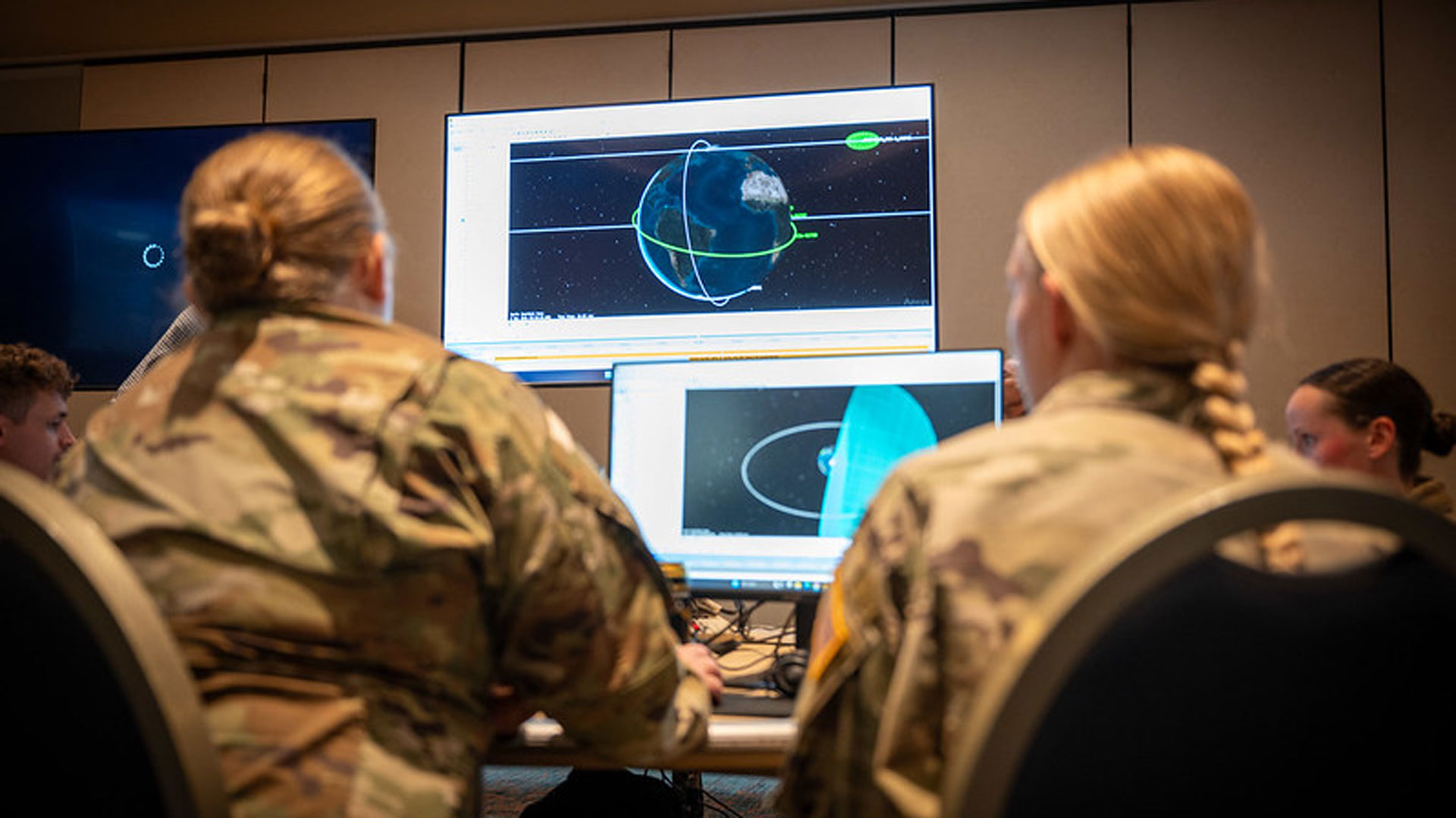 Το ΓΕΕΘΑ στο «διαστημικό αρχηγείο» των ΗΠΑ-4