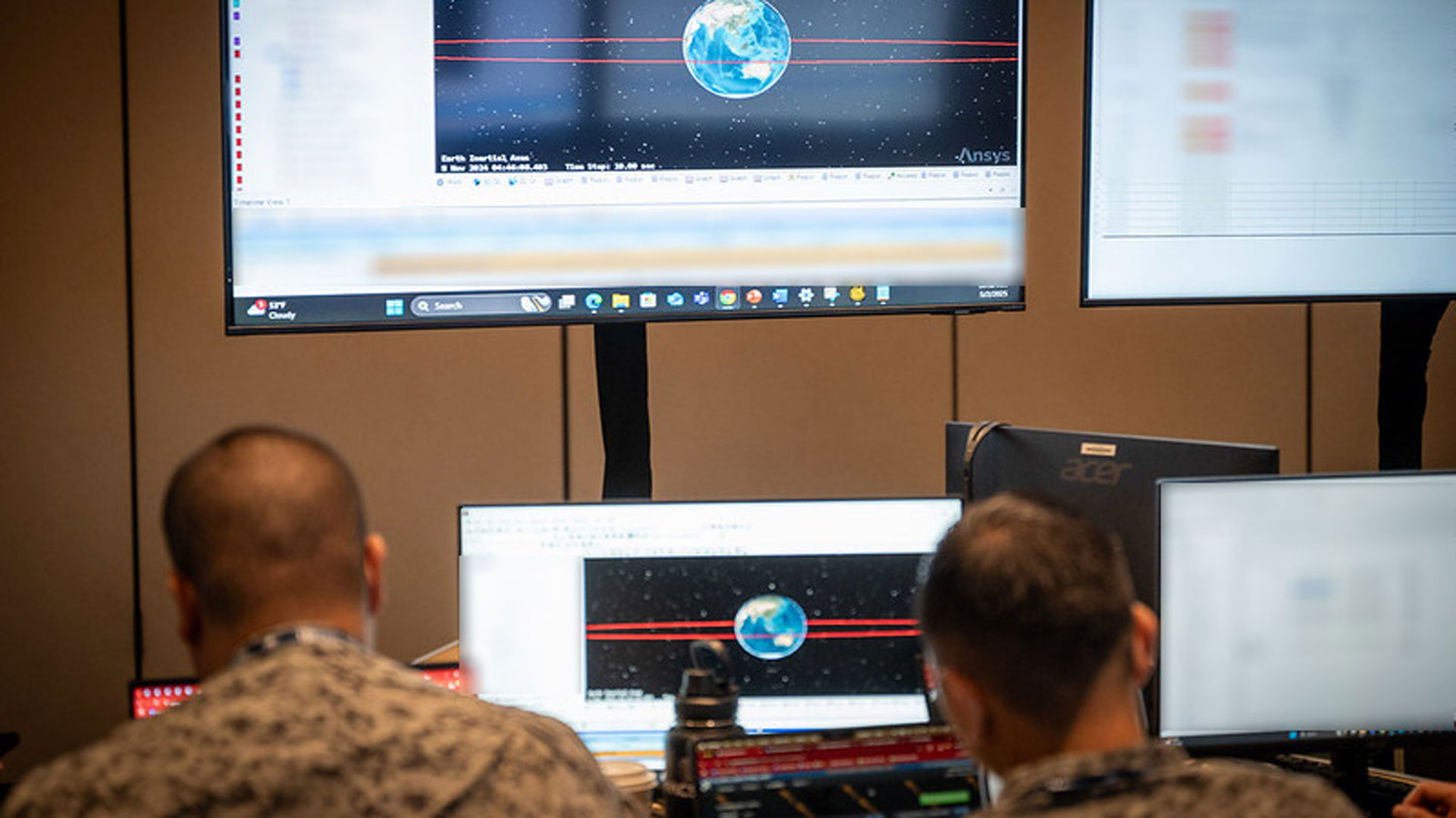 Το ΓΕΕΘΑ στο «διαστημικό αρχηγείο» των ΗΠΑ-6