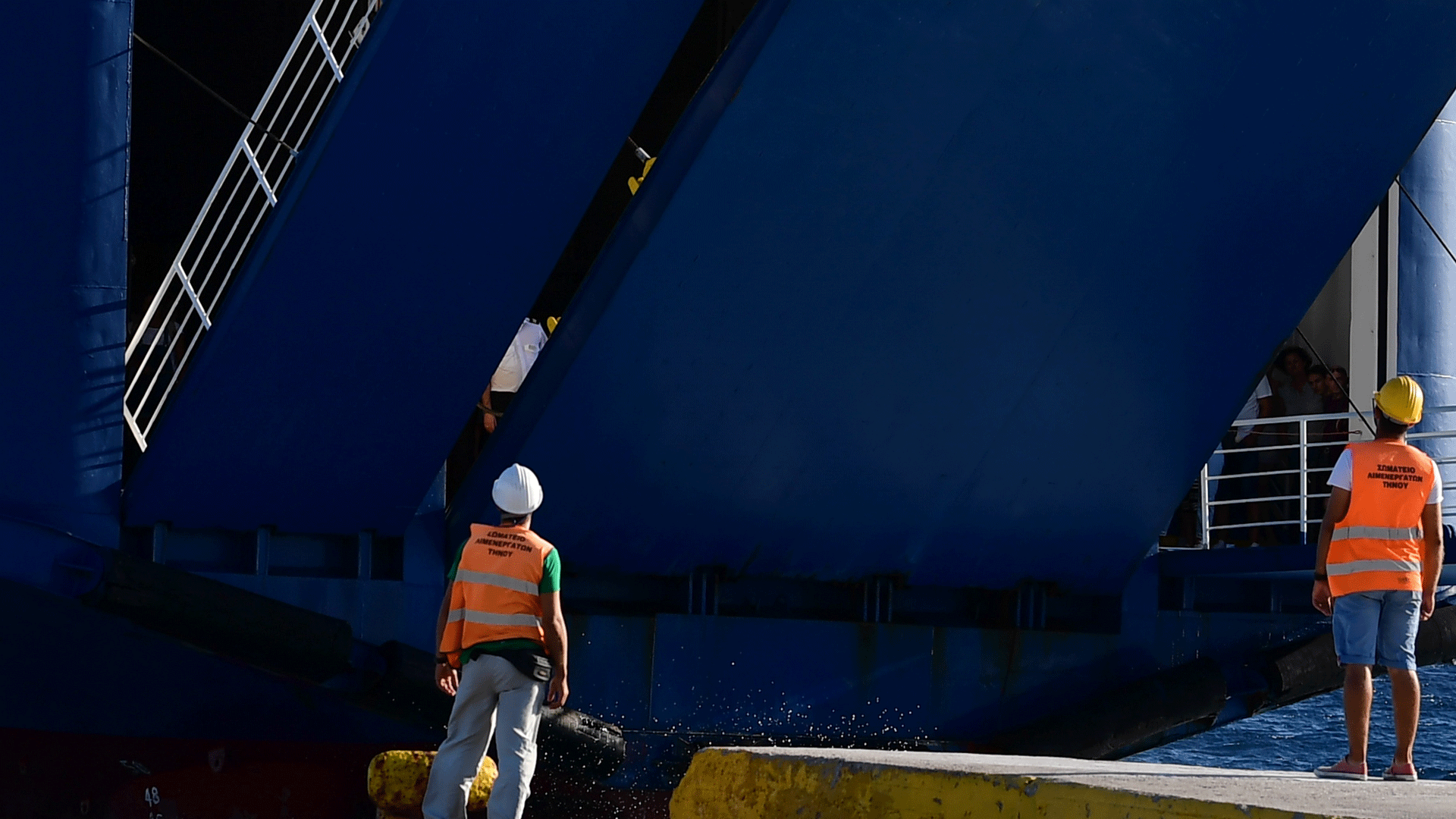 πλοίο-με-40-επιβάτες-προσέκρουσε-στο-λιμ-563643826