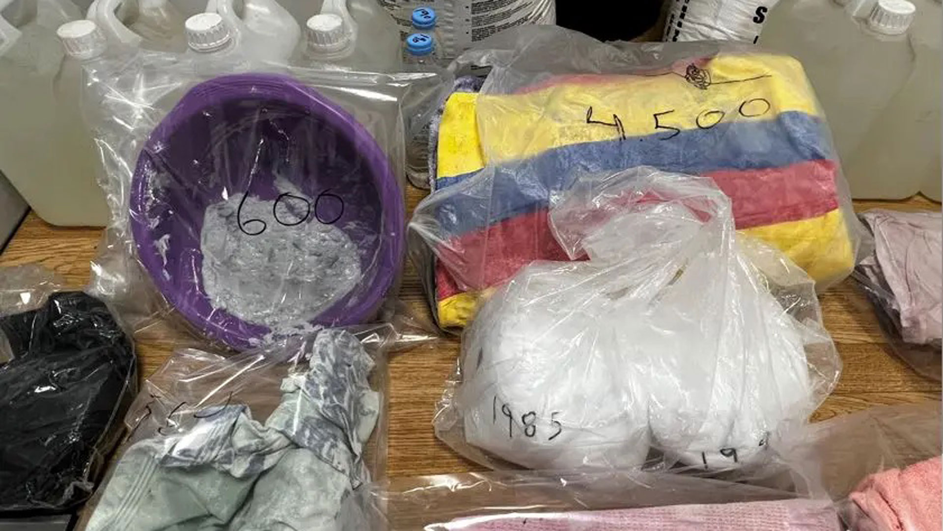 Κύκλωμα έφερνε από τη Λατινική Αμερική ρούχα «ραντισμένα» με κοκαΐνη – Τέσσερις συλλήψεις-1