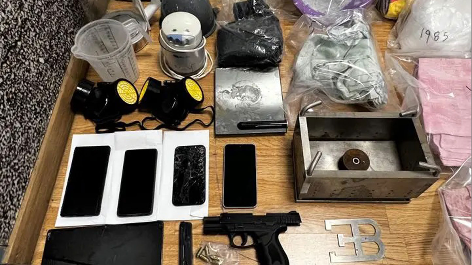 Κύκλωμα έφερνε από τη Λατινική Αμερική ρούχα «ραντισμένα» με κοκαΐνη – Τέσσερις συλλήψεις-2