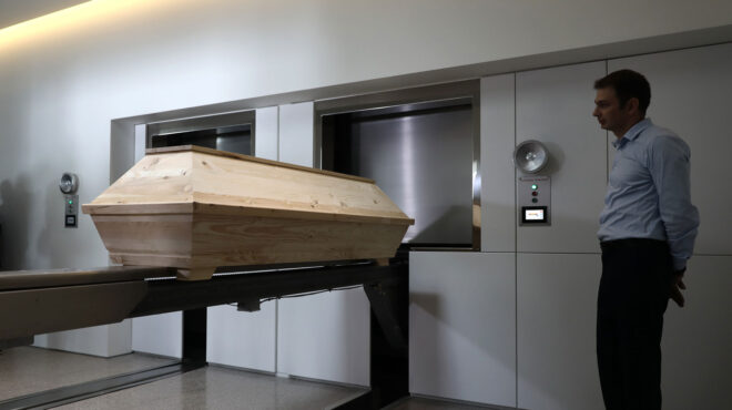 σάμος-στο-φέρετρο-βρισκόταν-λάθος-γυν-563627092