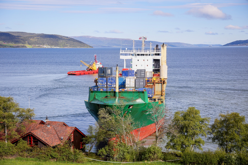 Ξύπνησε και βρήκε ένα πλοίο 135 μέτρων στον κήπο του – «Εξωπραγματικό»-4