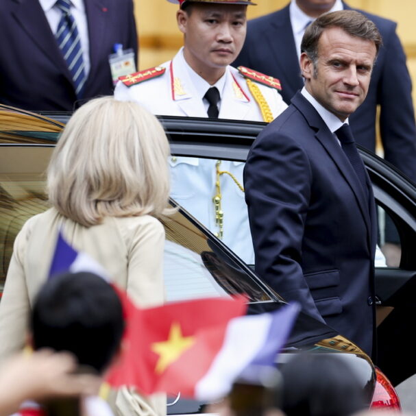 εμανουέλ-μακρόν-εκτός-πρωτοκόλλου-563634622