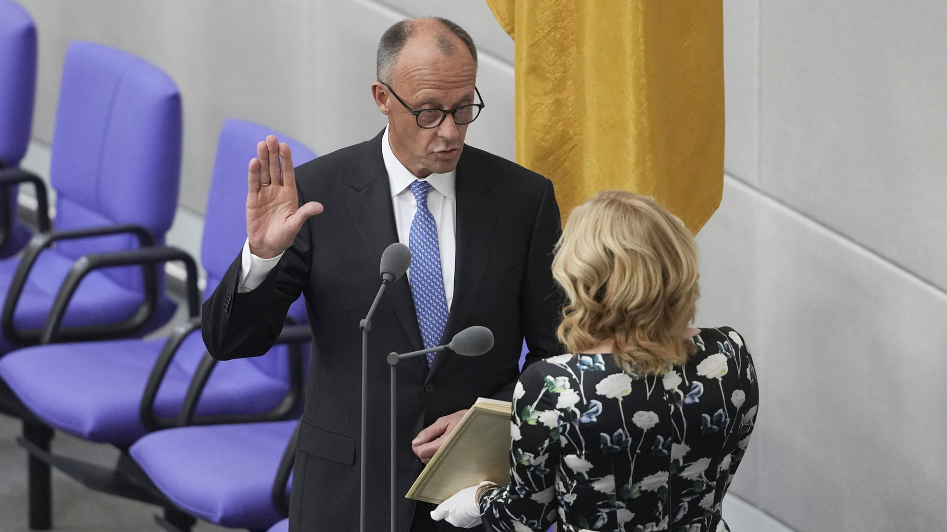 Γερμανία: Τσαλακωμένος ο Μερτς πριν καν ορκιστεί-2