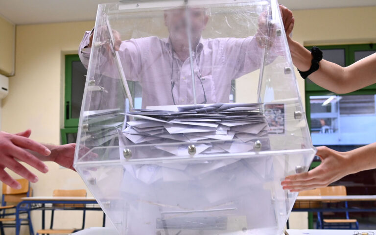 Από τον σκληρό δικομματισμό στον κατακερματισμό της αντιπολίτευσης-8