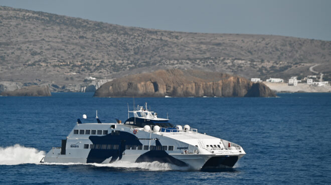 επιβατηγό-πλοίο-δεν-μπορεί-να-δέσει-στ-563617192