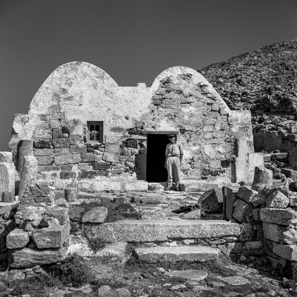 Ρόμπερτ Μακέιμπ, τρεις νέες φωτογραφικές εκθέσεις σε Κύπρο, Σαντορίνη και Δράμα-2