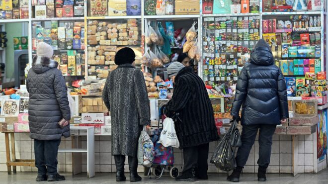 η-ανάπτυξη-επιβραδύνεται-ο-πληθωρισμ-563637703