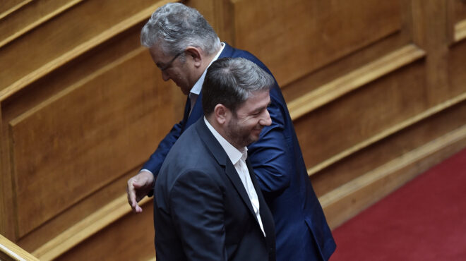 κκε-vs-πασοκ-με-αιχμές-για-συγκυβέρνησ-563635882