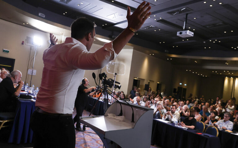 Από τον σκληρό δικομματισμό στον κατακερματισμό της αντιπολίτευσης-2