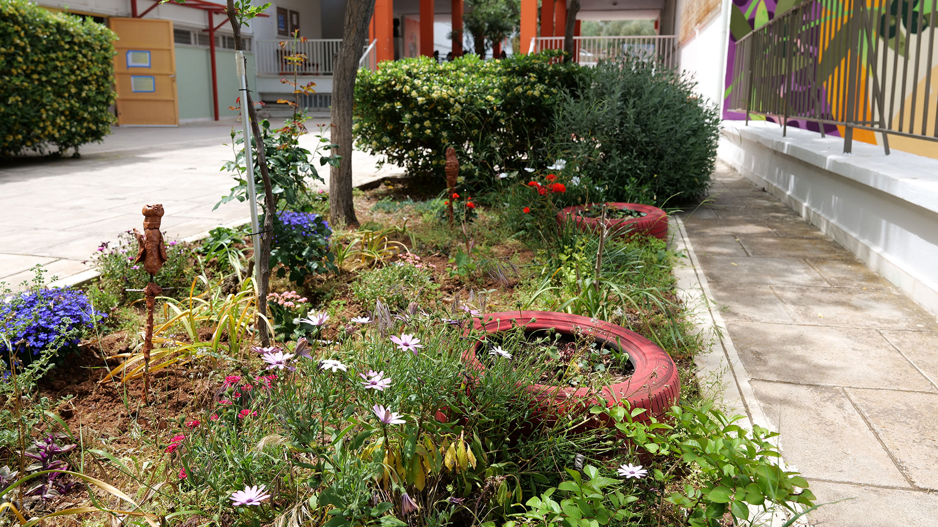 Τα σχολεία με τα περιβόλια-16